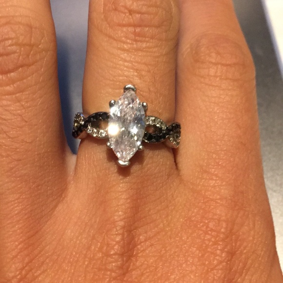 Fragrant jewels XOXO size 5 ring - Picture 1 of 3